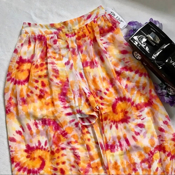 The Edit by 17 New Walk Through Shorts Various - Picture 2 of 13